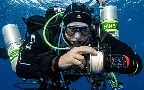 EXPLORER DIVER 1